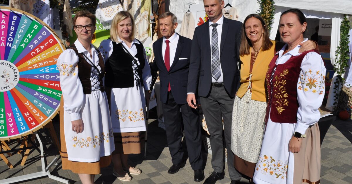 Z gwarą borowiacką i haftami w Spale
